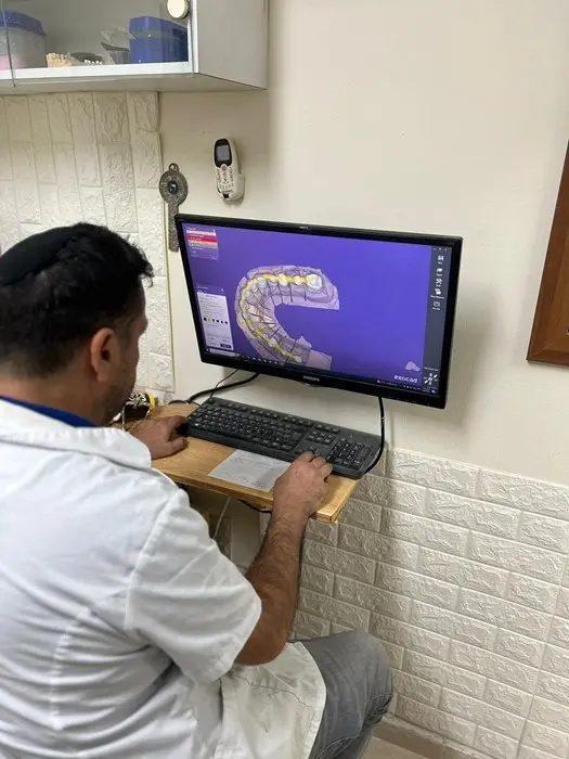 תוצר מעבדת השיניים